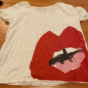White "lips" tee